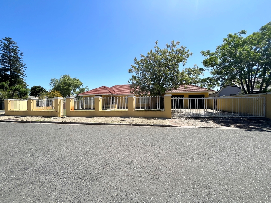 To Let 5 Bedroom Property for Rent in Soneike Western Cape